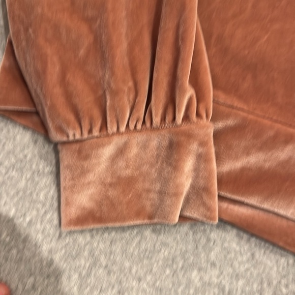 Zara women’s velvety pink pullover- size L - Picture 3 of 4